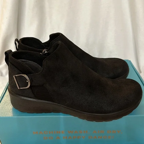 Bzees Get Together Machine Washable Ankle Bootie - Picture 4 of 7